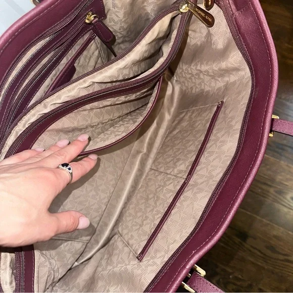 Michael Kors Jet Set Leather Computer Tote - Picture 6 of 12